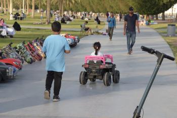 تزاحم الزوار على الواجهات البحرية بالشرقية للاستمتاع بعيد الفطر