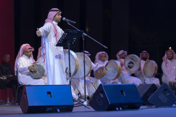 فؤاد عبد الواحد يطرب جمهور مهرجان 