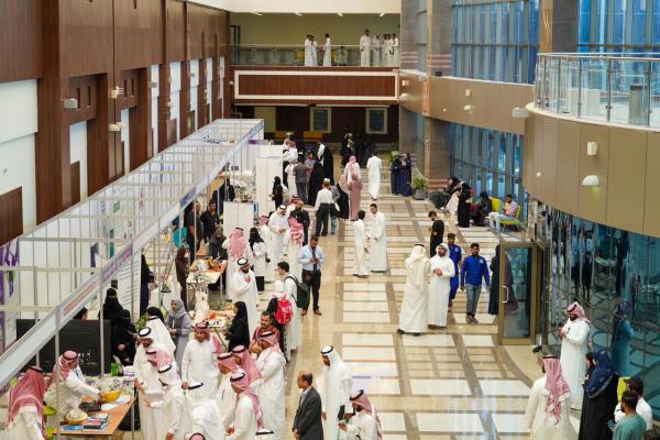 الشركات والمؤسسات تساهم في رعاية وتنمية وتحفيز جهود الطلاب والطالبات - اليوم