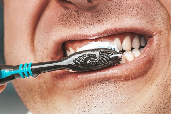 “The Dos and Don’ts of Brushing Your Teeth for Optimal Oral Health”