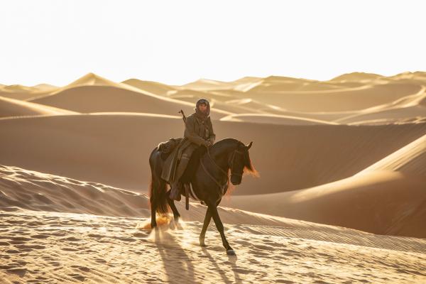 توم كروز بالكندورة في صحراء ليوا بأبو ظبي - صفحة الفيلم الرسمية