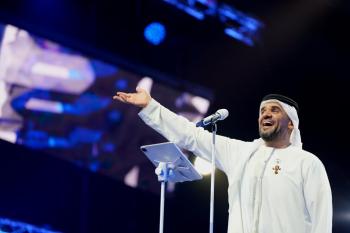 الجسمي يتفاعل مع الجمهور في حفل مفاجآت صيف دبي