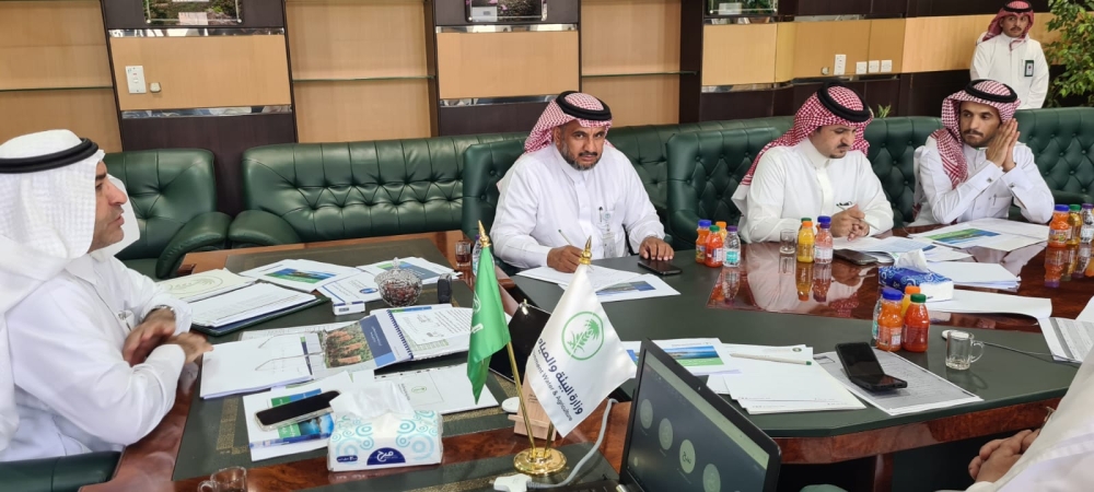 اجتماع وكيل وزارة البيئة مع مسؤولي منطقة عسير لتخصيص أراض لمشاريع المياه في المنطقة- اليوم