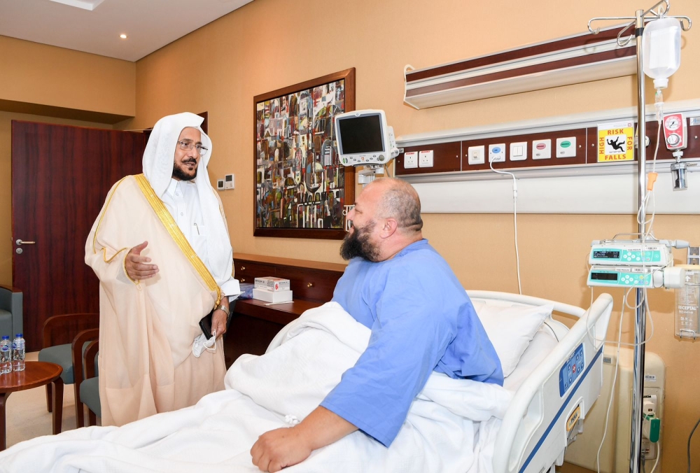 الوزير يطمئن على الفحوصات الأولية للمفتي الألباني - اليوم