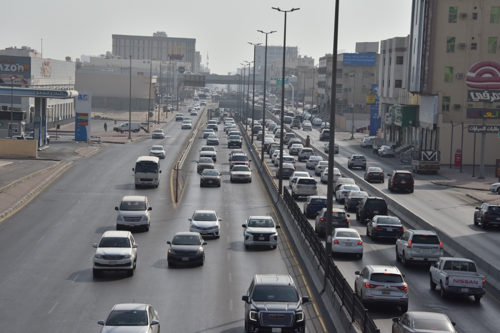 كثافة مرورية بالتزامن مع عودة المعلمين والكوادر الإدارية