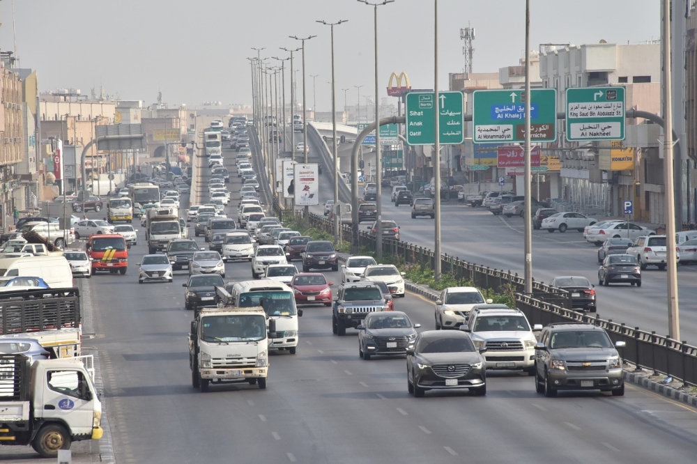 كثافة مرورية بالتزامن مع عودة المعلمين والكوادر الإدارية