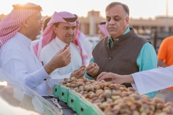 السفير الهندي لدى المملكة يشيد بكرنفال بريدة للتمور