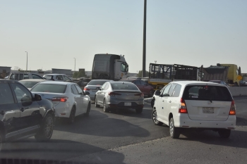 بعد نشر "اليوم".. منع دخول الشاحنات لطريقي "أبو حدرية" و"الجبيل"