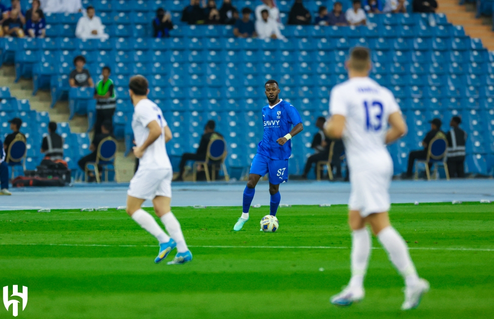 الشوط الأول.. الهلال ونافباخور يكتفيان بالتعادل السلبي