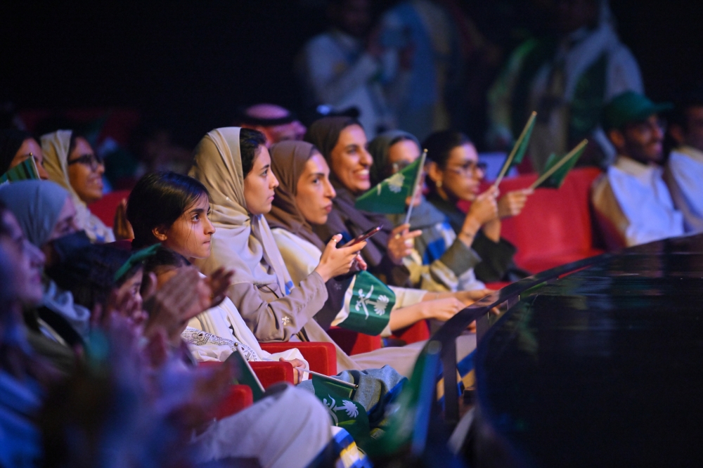 بالصور.. 30 فعالية في احتفالات 