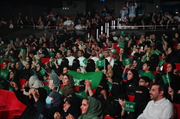 بالصور.. 30 فعالية في احتفالات 