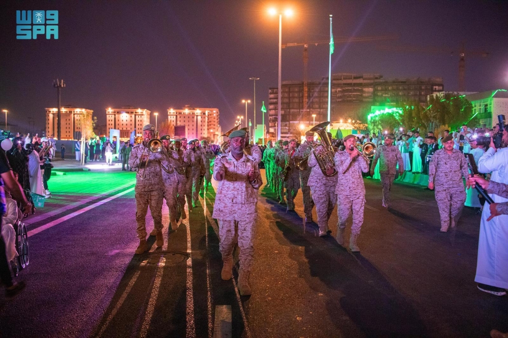 بالصور.. فرحة أهالي وزوار المدينة المنورة باحتفالات اليوم الوطني 93