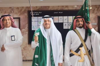 المقبل يؤدي العرضة السعودية - اليوم