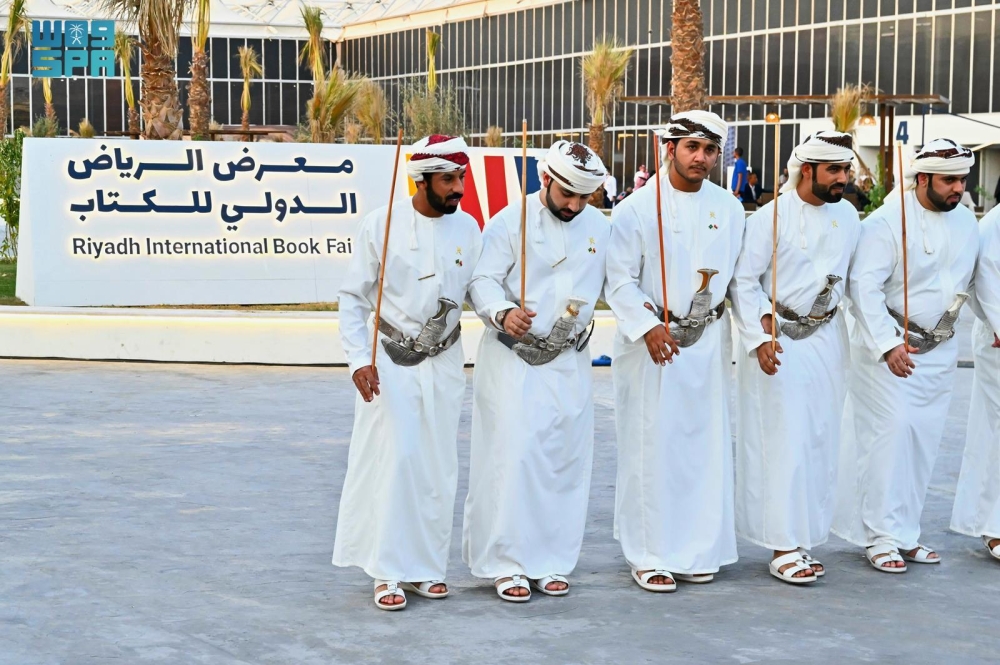صور|الفنون الشعبية العمانية تبهر زوار 
