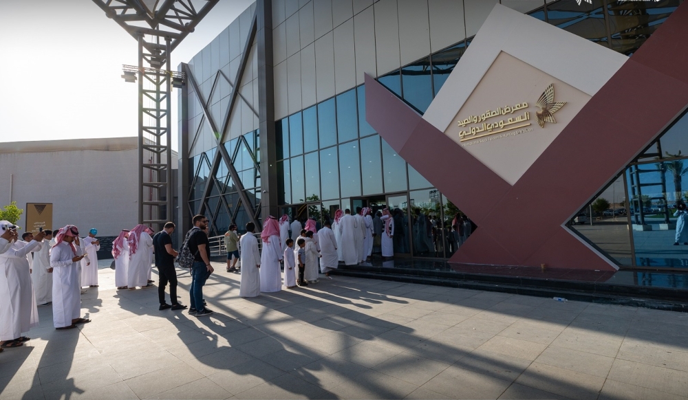 إقبال على جناح الاتحاد السعودي للروبوت في معرض الصقور