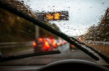 driving-in-rain-678x446