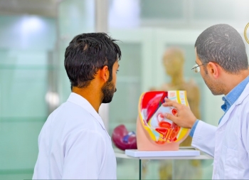 خريجو طب جامعة بيشة يحققون أعلى نسبة في اختبار رخصة مزاولة الطب- إكس الجامعة