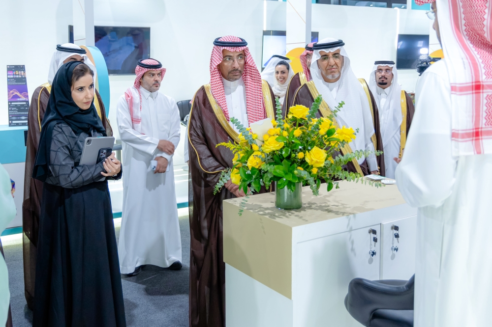 الخريف خلال جولته بمعرض راد
