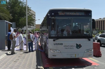 سيسهم المسار الجديد والذي سيخدم قاصدي الجامعة من سكان الطائف في رفع مستوى السلامة وخفض الازدحام- اليوم