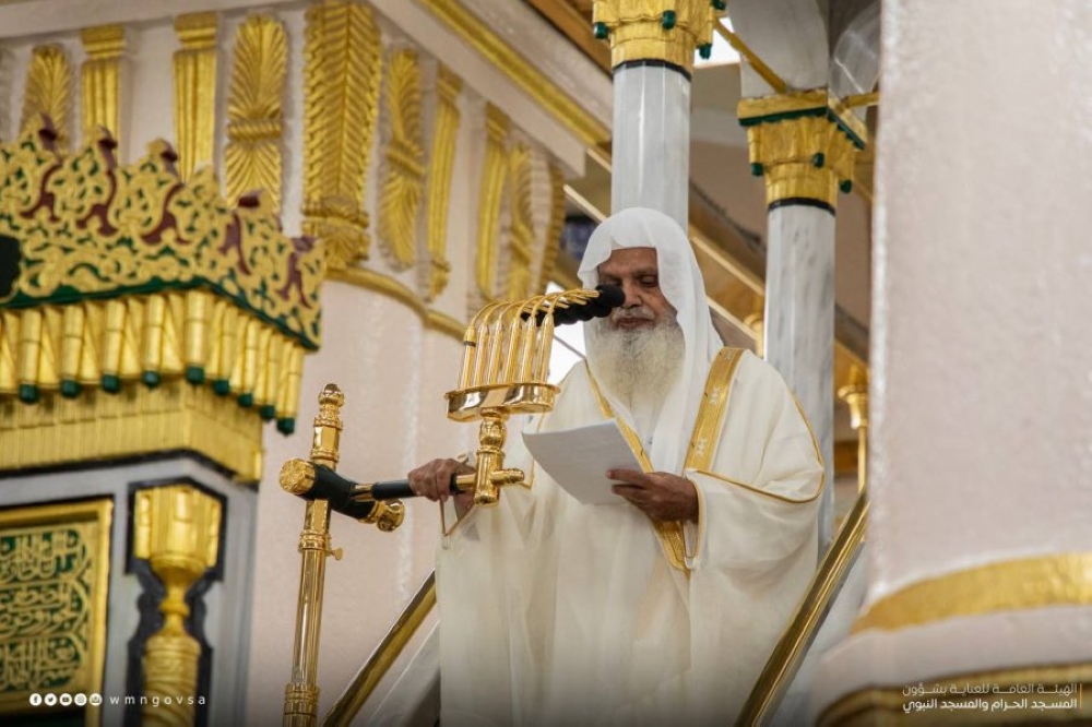 خطيب المسجد النبوي يحث على نصرة المستضعفين في غزة