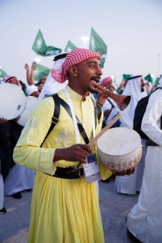 صور .. بأعداد كبيرة.. مؤازرة الجماهير لـ الأخضر أمام عمان