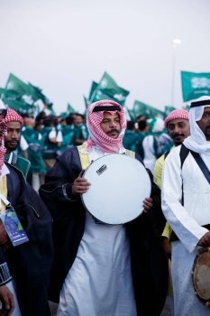 صور .. بأعداد كبيرة.. مؤازرة الجماهير لـ الأخضر أمام عمان