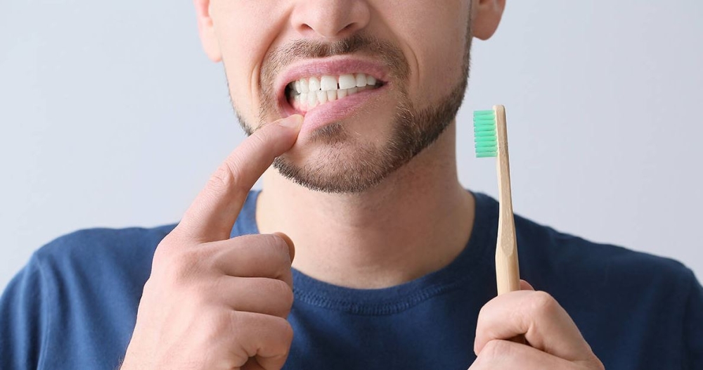 Optimal Oral Hygiene Tips: Expert Dentist’s Advice for Healthy Teeth and Gums