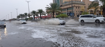 أمطار وجريان سيول بمحافظات المنطقة - اليوم