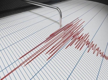 الزلزال وقع على بعد 106 كلم من قرية 