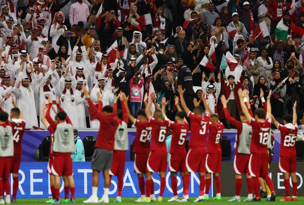 بعد الإطاحة بـ إيران.. احتفال جماهير الأردن وقطر بالتأهل إلى نهائي كأس أسيا 