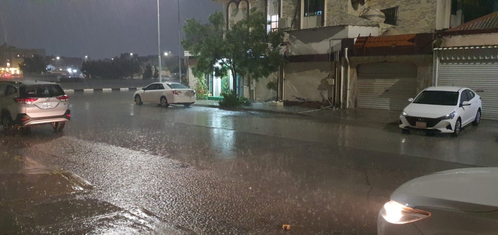 فيديو| هطول أمطار رعدية غزيزة على الشرقية