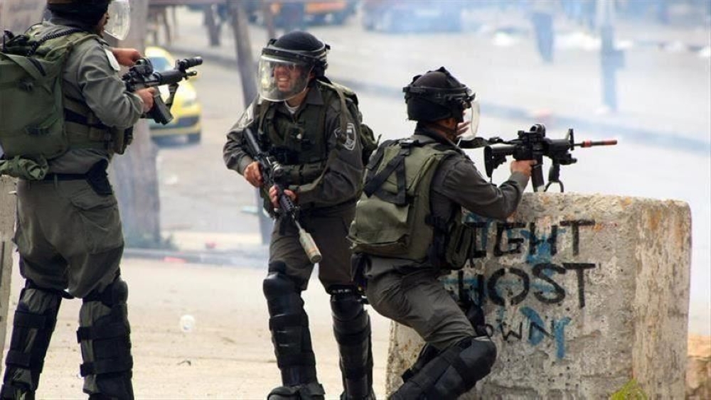 استشهاد فلسطيني واستمرار حملة الاعتقالات في الضفة الغربية