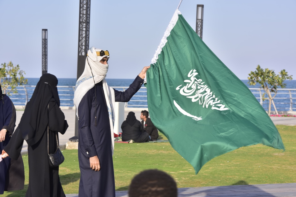 شاهد| فرحة يوم التأسيس.. لوحة فنية بالأزياء الشعبية والأهازيج الوطنية