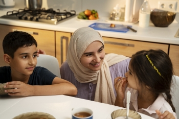 يساعد التمكين على تحسين الوضع المعيشي للأسر - مشاع إبداعي