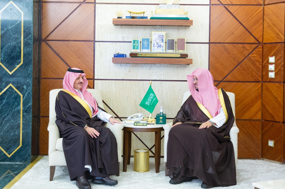 أمير الشرقية يستقبل رئيس المحكمة الإدارية بالدمام