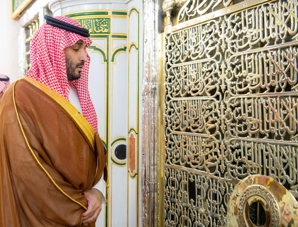 بعد زيارة المسجد النبوي وقباء.. ولي العهد يغادر المدينة المنورة