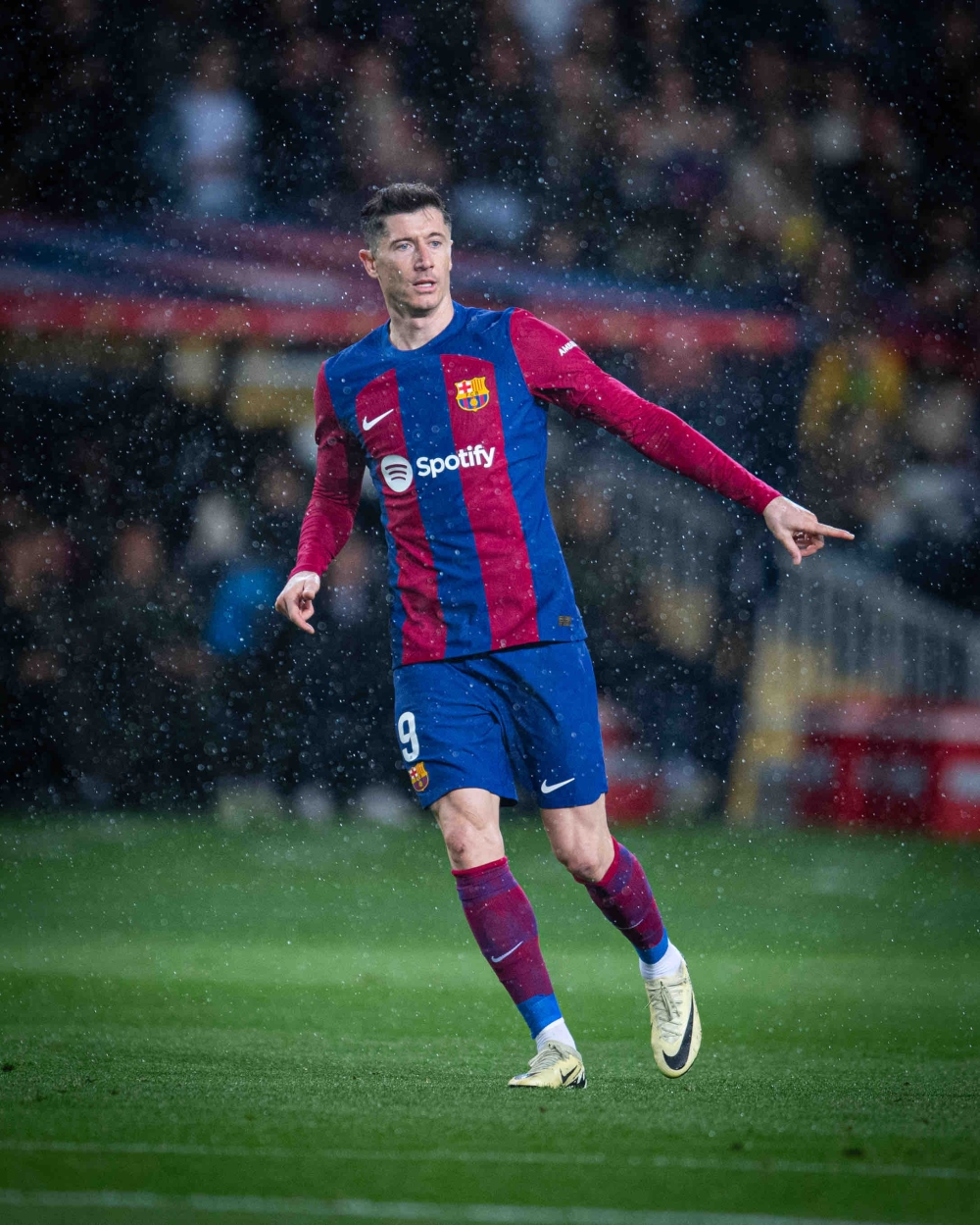 رافينيا يقود برشلونة للفوز على لاس بالماس بالدوري الإسباني
