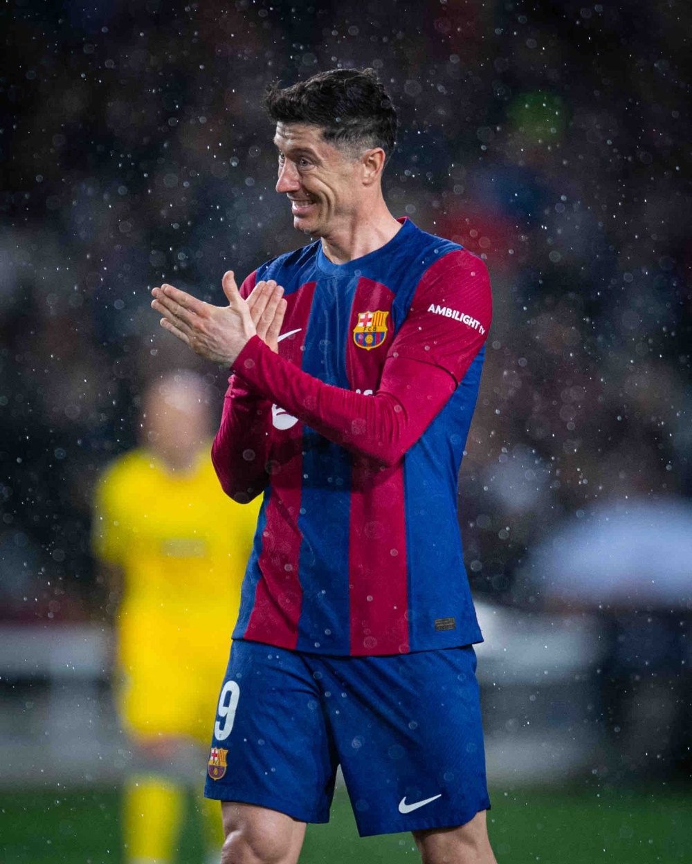 رافينيا يقود برشلونة للفوز على لاس بالماس بالدوري الإسباني