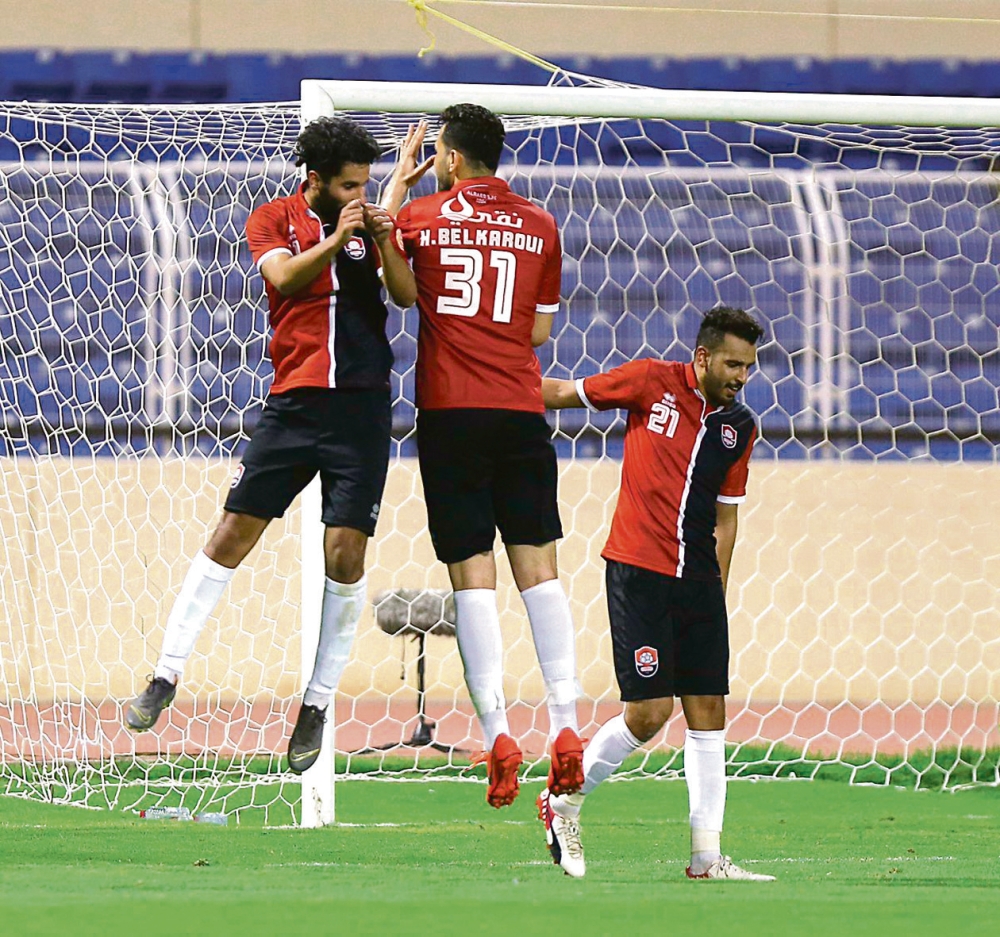 الأحد.. الرائد يواجه الحزم للهروب من دوامة الهبوط