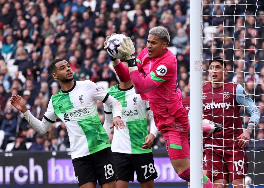 ليفربول يفقد آماله في المنافسة على الدوري الإنجليزي بالتعادل مع وست هام