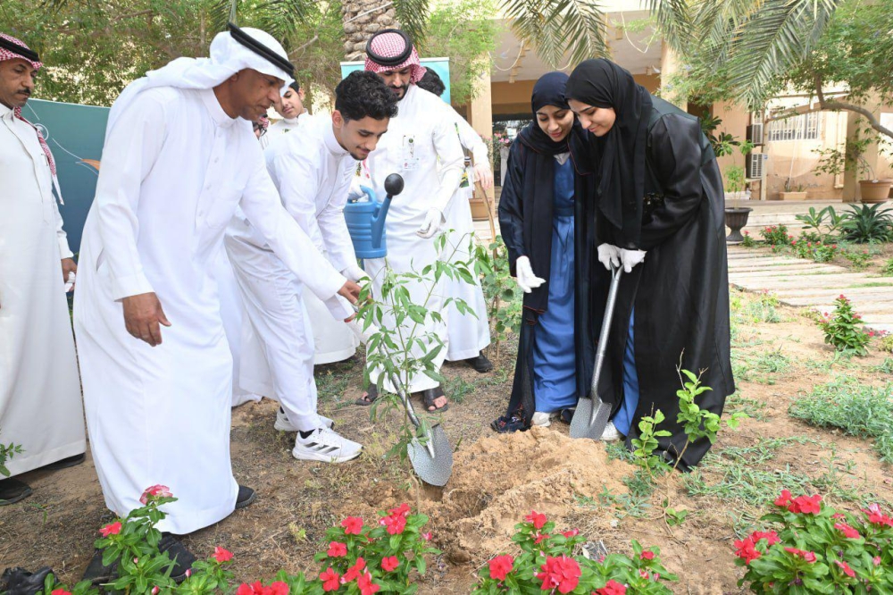 ”تعرف بيئتك“.. طلاب وطالبات الأحساء يشاركون في تدشّن أسبوع البيئة