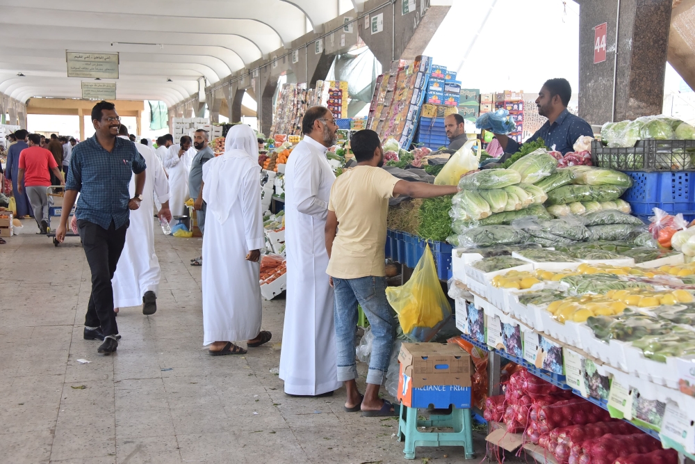 رصد 900 مخالفة في أسواق النفع العام بالشرقية
