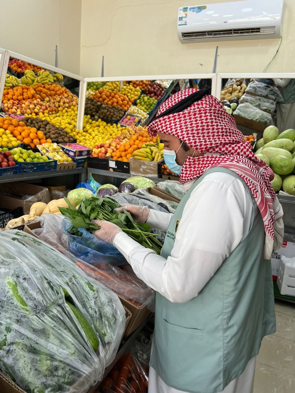 تنفيذ 3270 زيارة رقابية على الأسواق والمنشآت بالجوف خلال مايو