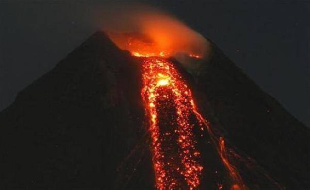 Philippines.. About 800 People Evacuated Due To The Eruption Of Mount ...