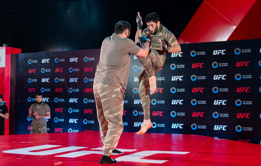 UFC تصل الرياض ... ومواجهات نارية بين أبطالها العالميون على 