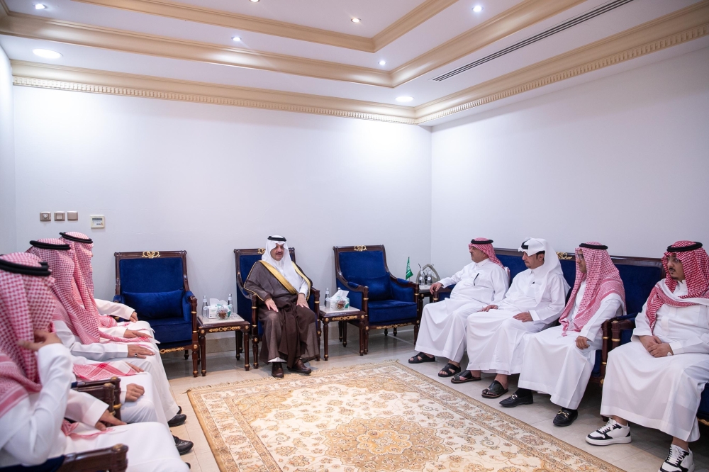 أمير الشرقية يقدم واجب العزاء لأسرة العسكر - اليوم