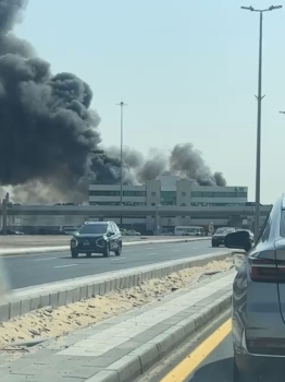 حريق مبنى تجاري بطريق الملك فهد "الخبر - الدمام".. والدفاع المدني يتدخل