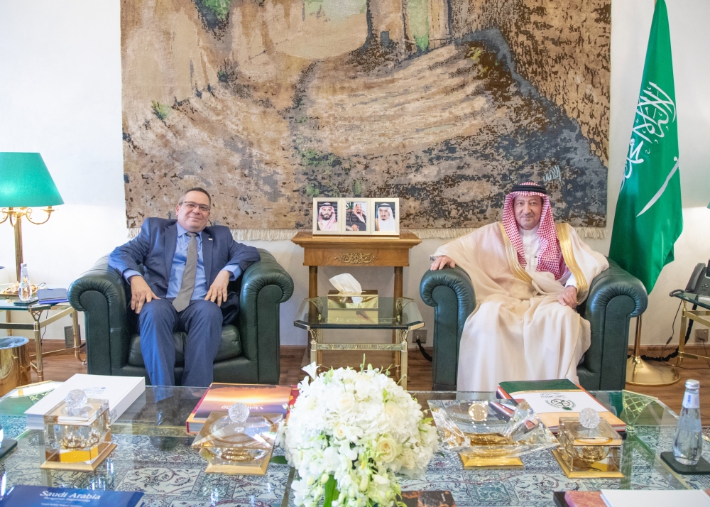 نائب وزير الخارجية يناقش تعزيز العلاقات مع سفير قبرص لدى المملكة