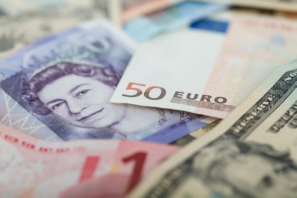 سعر الجنيه الإسترليني مقابل الدولار الأمريكي واليورو