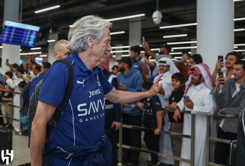 استعدادًا للسوبر .. الهلال يصل إلى أبها بالموقوفين